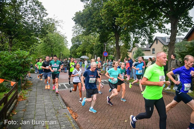 Sarah-Lynn Mulder en Taco Schaaf winnen Berkumloop - Foto: Jan Burgman