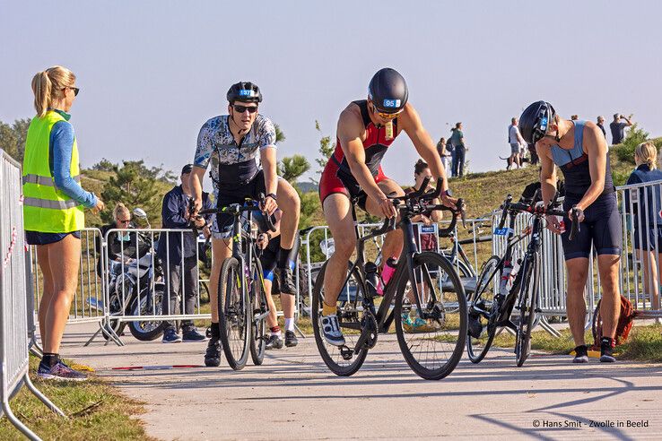 In beeld: Sander Hoogeveen en Tamara Kamp winnen Triathlon Zwolle - Foto: Hans Smit