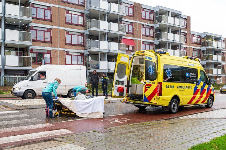 Scooterrijder gelanceerd bij ongeval op Hanekamp - Foto: Peter Denekamp