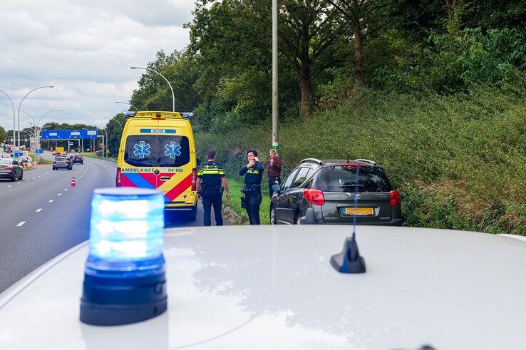 Verkeershinder na kop-staartbotsing op IJsselallee - Foto: Peter Denekamp