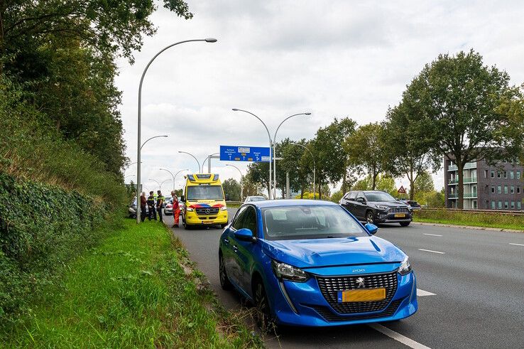 Verkeershinder na kop-staartbotsing op IJsselallee - Foto: Peter Denekamp