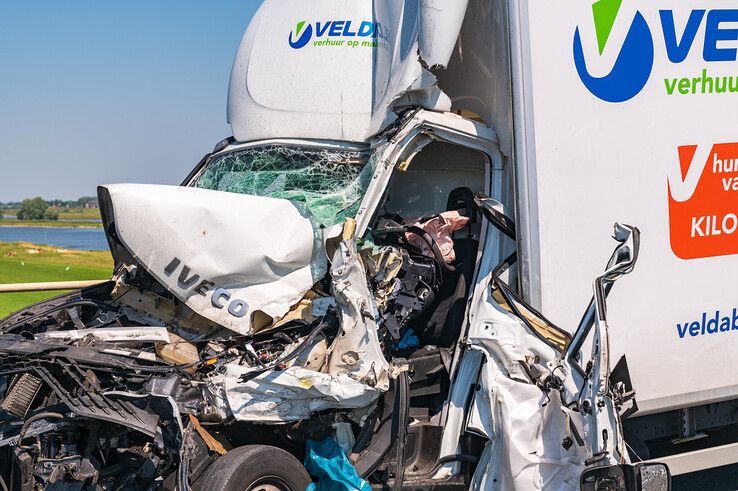 ‘Milde straf’ voor veroorzaker (76) ernstig ongeval op snelweg bij Zwolle - Foto: Peter Denekamp