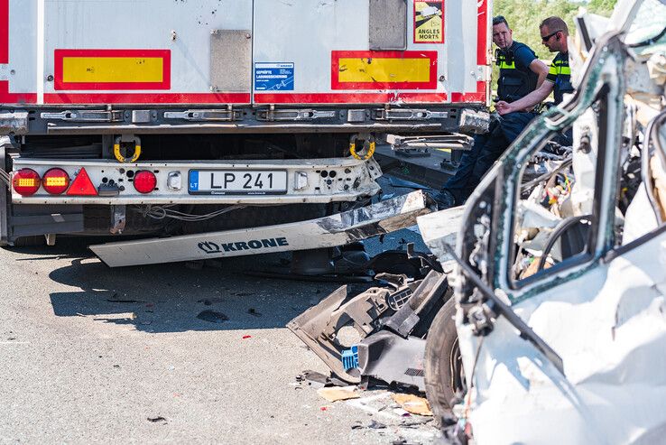 ‘Milde straf’ voor veroorzaker (76) ernstig ongeval op snelweg bij Zwolle - Foto: Peter Denekamp