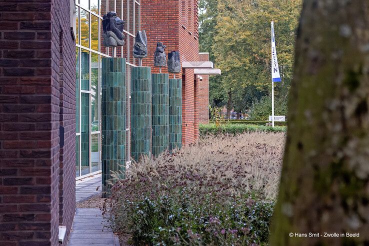 Zes beelden van Moderne Devoten onthuld bij gezondheidscentrum Geert Groote in Zwolle - Foto: Hans Smit