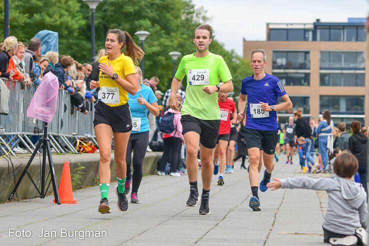 In beeld: BB-loper Tim den Besten wint Stadshagenrun - Foto: Jan Burgman