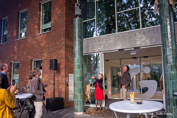 Zes beelden van Moderne Devoten onthuld bij gezondheidscentrum Geert Groote in Zwolle - Foto: Hans Smit