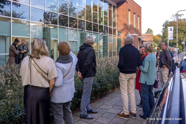 Zes beelden van Moderne Devoten onthuld bij gezondheidscentrum Geert Groote in Zwolle - Foto: Hans Smit