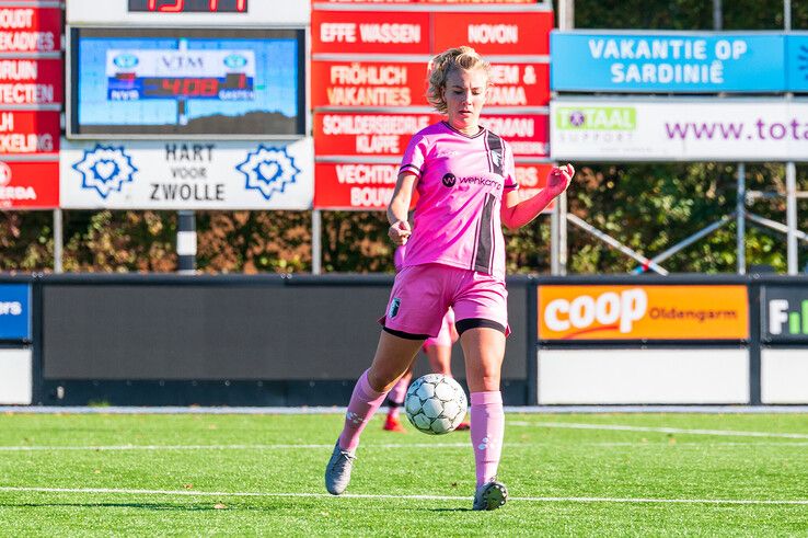 In beeld: Berkum Vrouwen verslaat klasse hoger spelend Gramsbergen in de strijd om de beker - Foto: Peter Denekamp