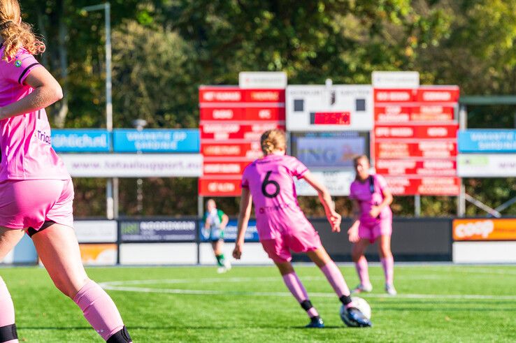 In beeld: Berkum Vrouwen verslaat klasse hoger spelend Gramsbergen in de strijd om de beker - Foto: Peter Denekamp