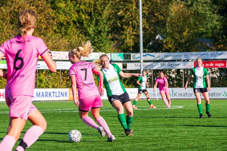 In beeld: Berkum Vrouwen verslaat klasse hoger spelend Gramsbergen in de strijd om de beker - Foto: Peter Denekamp