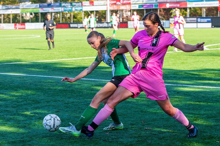 In beeld: Berkum Vrouwen verslaat klasse hoger spelend Gramsbergen in de strijd om de beker - Foto: Peter Denekamp