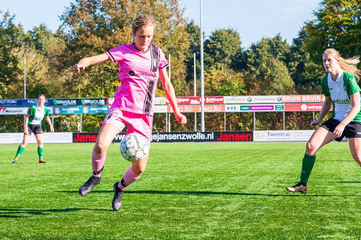 In beeld: Berkum Vrouwen verslaat klasse hoger spelend Gramsbergen in de strijd om de beker - Foto: Peter Denekamp