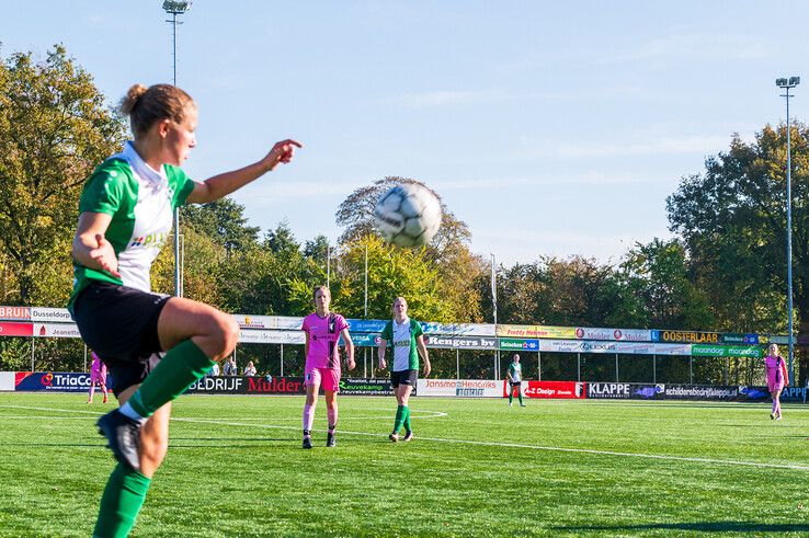 In beeld: Berkum Vrouwen verslaat klasse hoger spelend Gramsbergen in de strijd om de beker - Foto: Peter Denekamp