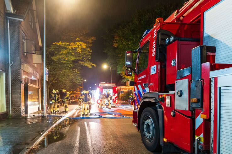 In beeld: Brand en flink gaslek in pizzeria in Assendorp - Foto: Peter Denekamp