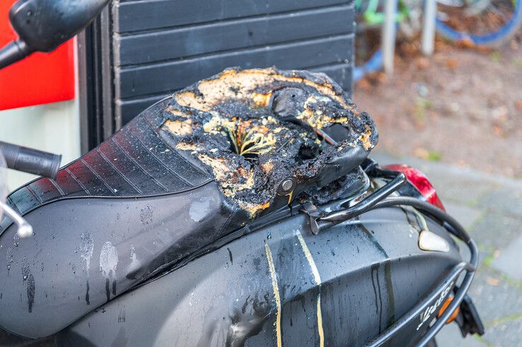 In beeld: Brand en flink gaslek in pizzeria in Assendorp - Foto: Peter Denekamp