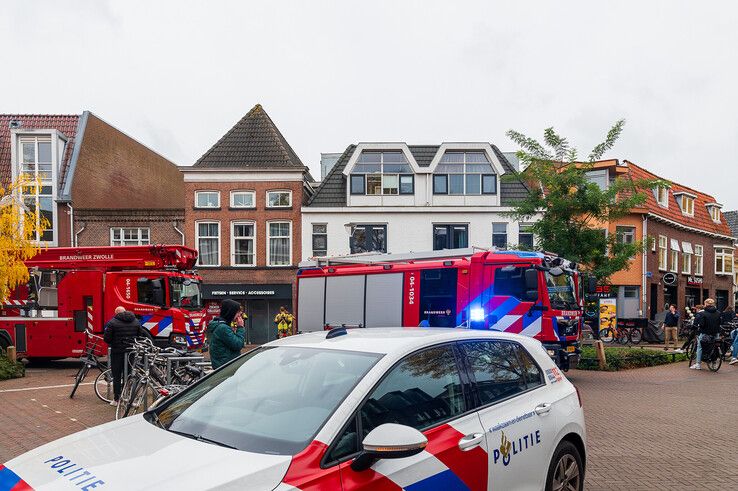 Veel rook, weinig vuur bij Zwolse fietsenwinkel - Foto: Peter Denekamp