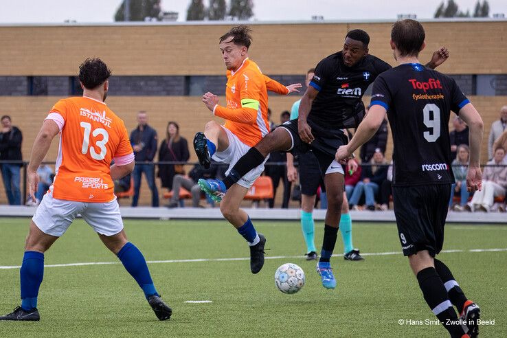 In beeld: CSV ’28 wint stadsderby van ZAC - Foto: Hans Smit