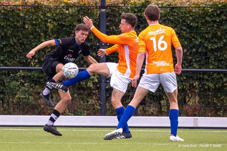 In beeld: CSV ’28 wint stadsderby van ZAC - Foto: Hans Smit