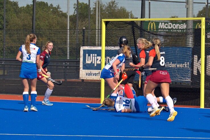 In beeld: Sophie Locht houdt schade voor Zwolse hockeysters beperkt - Foto: Bob Koning