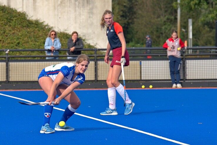 In beeld: Sophie Locht houdt schade voor Zwolse hockeysters beperkt - Foto: Bob Koning