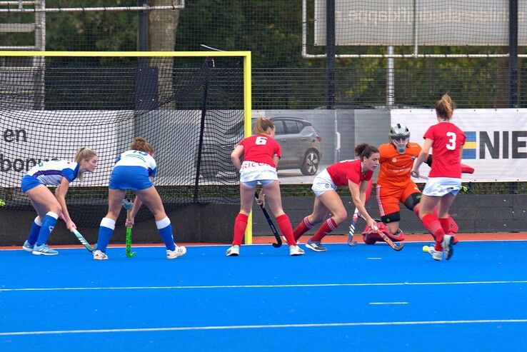 In beeld: HC Zwolle pakt winst tegen hekkensluiter Noordwijk - Foto: Bob Koning