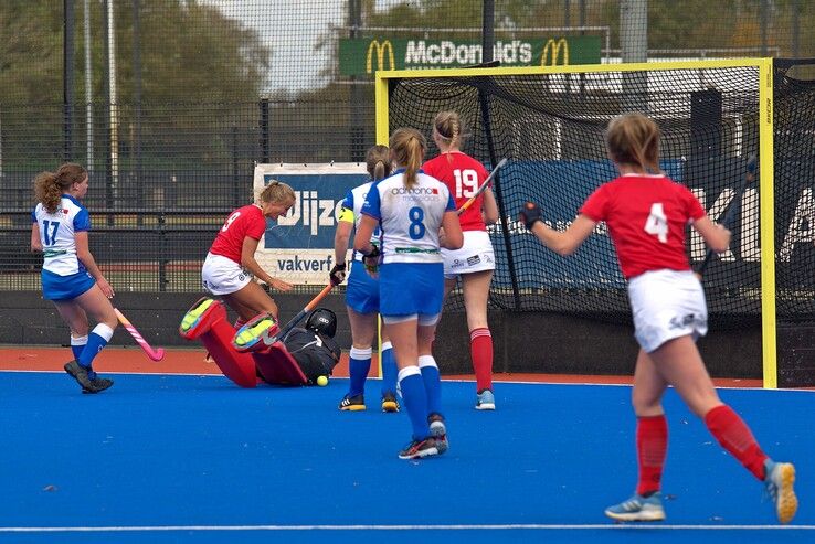 In beeld: HC Zwolle pakt winst tegen hekkensluiter Noordwijk - Foto: Bob Koning