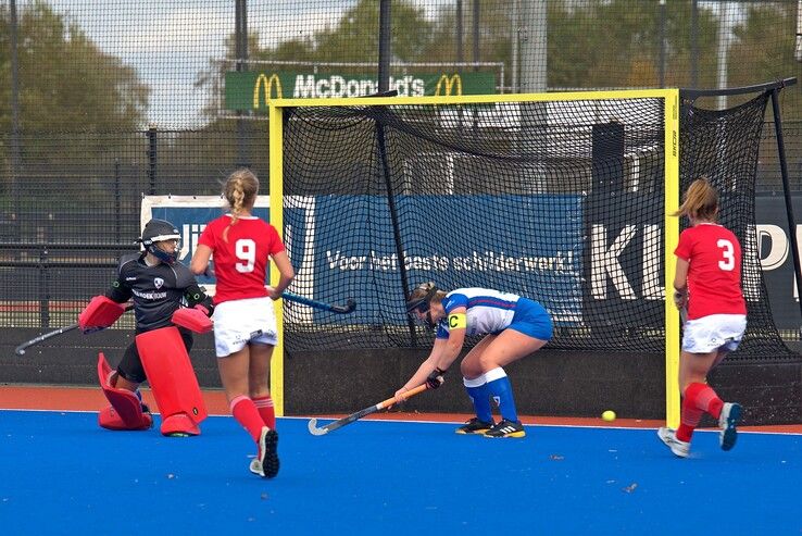 In beeld: HC Zwolle pakt winst tegen hekkensluiter Noordwijk - Foto: Bob Koning