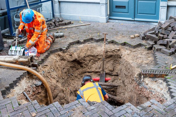 Kelders op Grote Markt stromen vol water door lekke waterleiding - Foto: Peter Denekamp