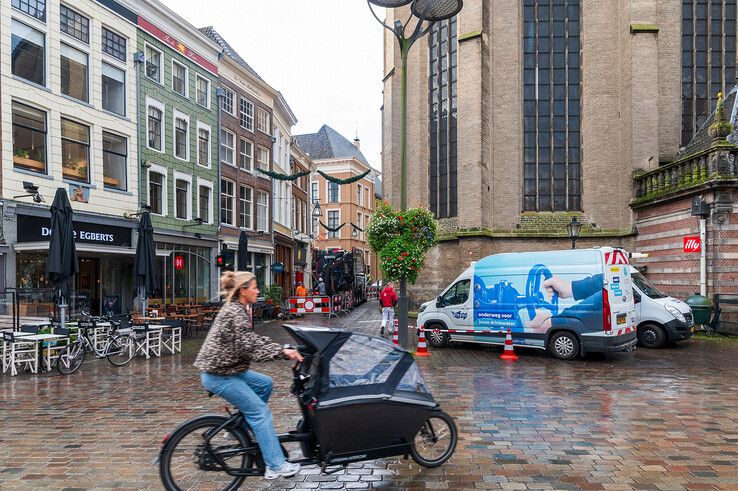 Kelders op Grote Markt stromen vol water door lekke waterleiding - Foto: Peter Denekamp