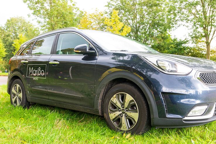 Automobilist rijdt door na botsing op Middelweg, politie zoekt getuigen - Foto: Peter Denekamp