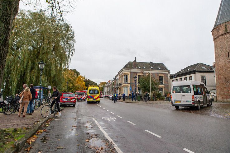 Auto te water geraakt in IJssel bij Kampen, geen gewonden - Foto: Ruben Meinten