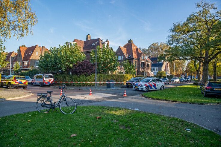 Fietser met spoed naar ziekenhuis na ongeval in Veerallee - Foto: Hugo Janssen