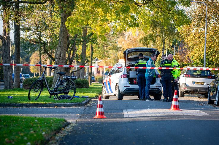 Fietser met spoed naar ziekenhuis na ongeval in Veerallee - Foto: Hugo Janssen