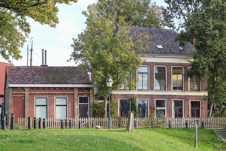 De panden aan de Havenweg in Kampen zijn voortaan gemeentelijke monumenten. - Foto: Pascal Winter