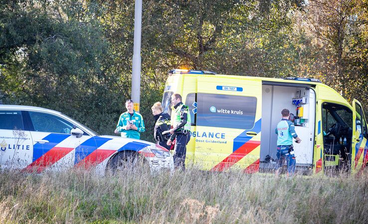 Een motorrijder is om het leven gekomen bij een eenzijdig ongeval op knooppunt Hattemerbroek. - Foto: Hugo Janssen