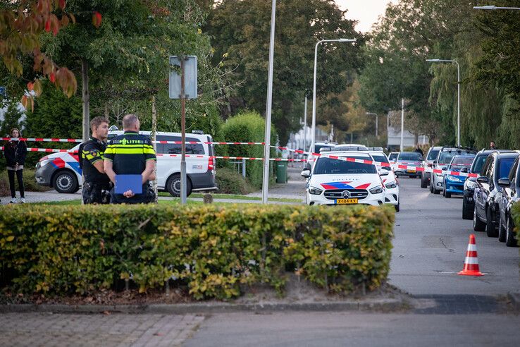 Aanslag op woning in Holtenbroek, daders op de vlucht - Foto: Hugo Janssen