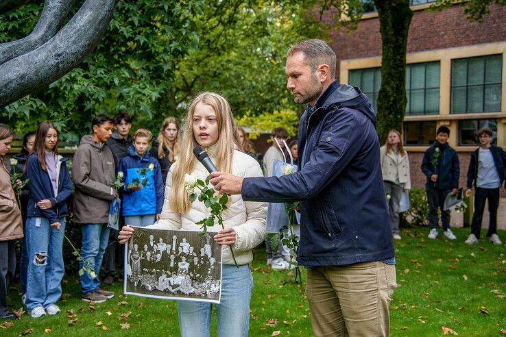 In beeld: Eerste grote deportatie Zwolse Joden herdacht - Foto: Obbe Bakker