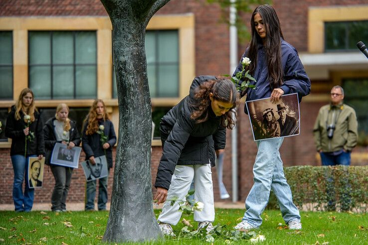 In beeld: Eerste grote deportatie Zwolse Joden herdacht - Foto: Obbe Bakker