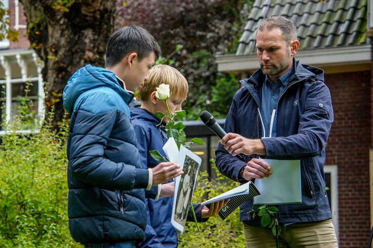 In beeld: Eerste grote deportatie Zwolse Joden herdacht - Foto: Obbe Bakker