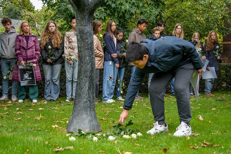 In beeld: Eerste grote deportatie Zwolse Joden herdacht - Foto: Obbe Bakker