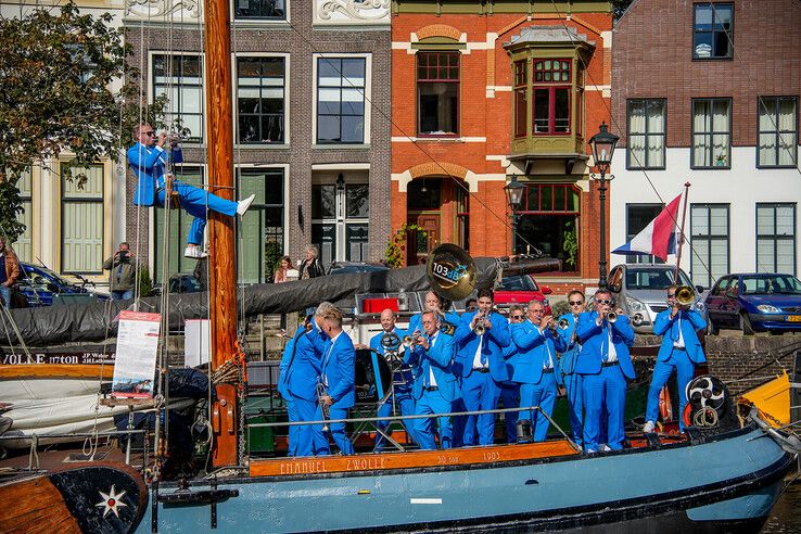 In beeld: Eerste vaten bokbier aangekomen in Zwolle - Foto: Obbe Bakker