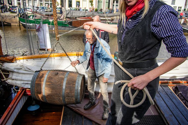 In beeld: Eerste vaten bokbier aangekomen in Zwolle - Foto: Obbe Bakker