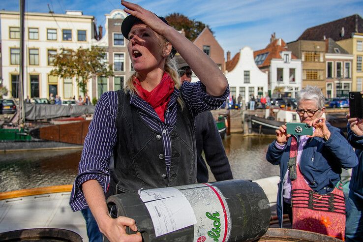 In beeld: Eerste vaten bokbier aangekomen in Zwolle - Foto: Obbe Bakker