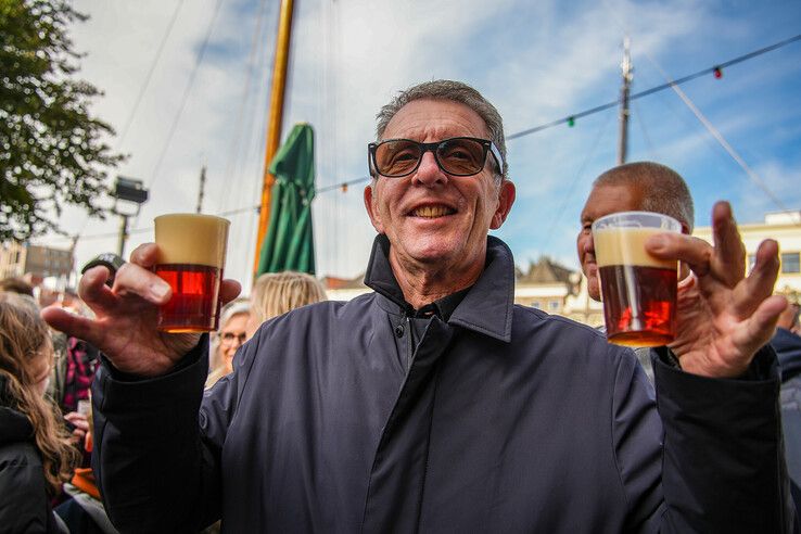 In beeld: Eerste vaten bokbier aangekomen in Zwolle - Foto: Obbe Bakker