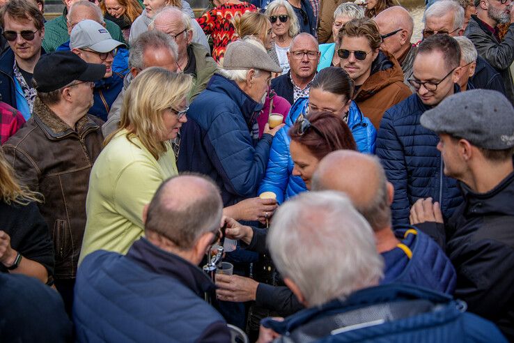 In beeld: Eerste vaten bokbier aangekomen in Zwolle - Foto: Obbe Bakker