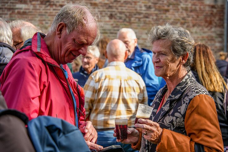 In beeld: Eerste vaten bokbier aangekomen in Zwolle - Foto: Obbe Bakker