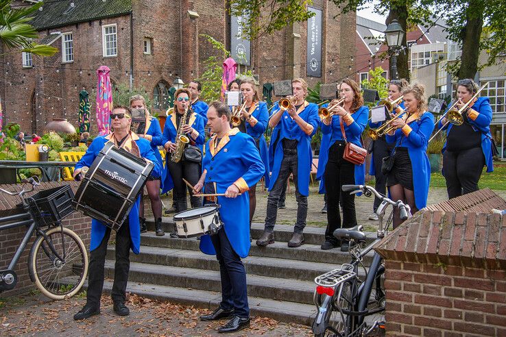 In beeld: Eerste vaten bokbier aangekomen in Zwolle - Foto: Obbe Bakker