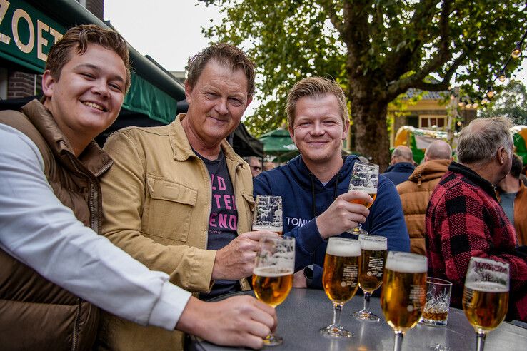 In beeld: Eerste vaten bokbier aangekomen in Zwolle - Foto: Obbe Bakker