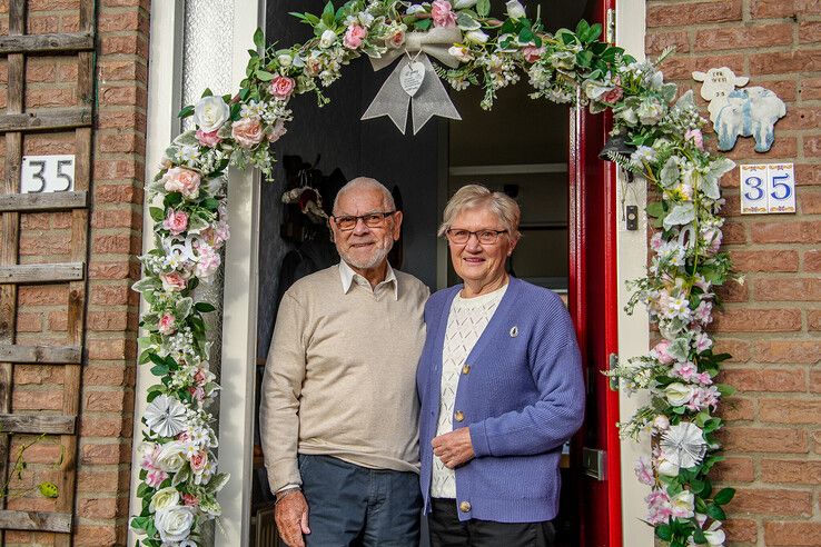 Piet en Miny ter Avest zijn 60 jaar getrouwd. - Foto: Obbe Bakker