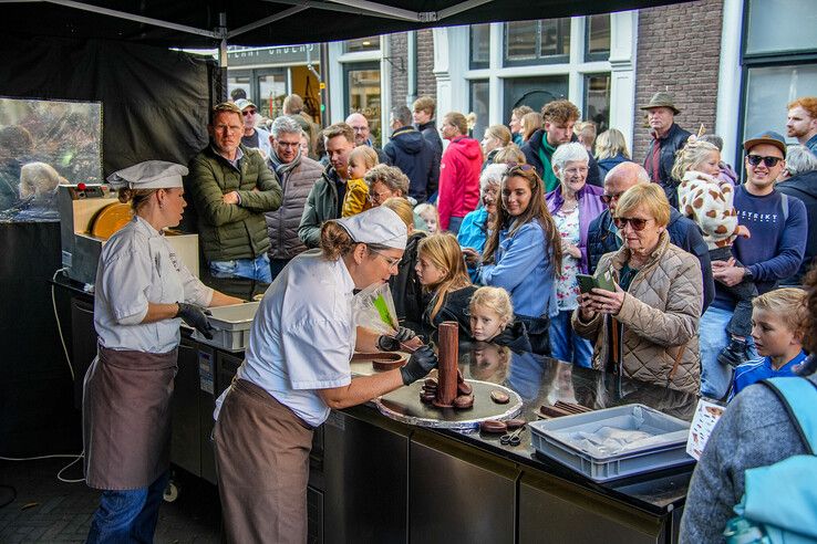 In beeld: Van chocoladekapsels tot choco-nagellak, van kunst met cacao tot bonbons in chocoladeparadijs Hattem - Foto: Obbe Bakker